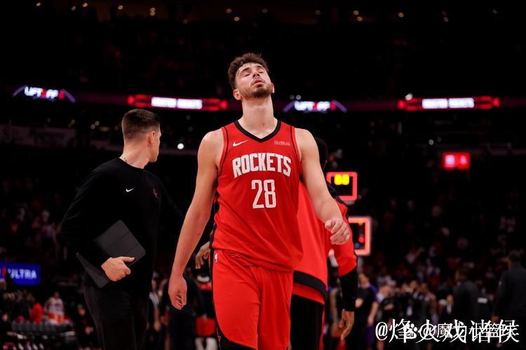 哈登上半场数据：命中率40%，命中2记三分，贡献7分、2篮板、3助攻和2抢断。